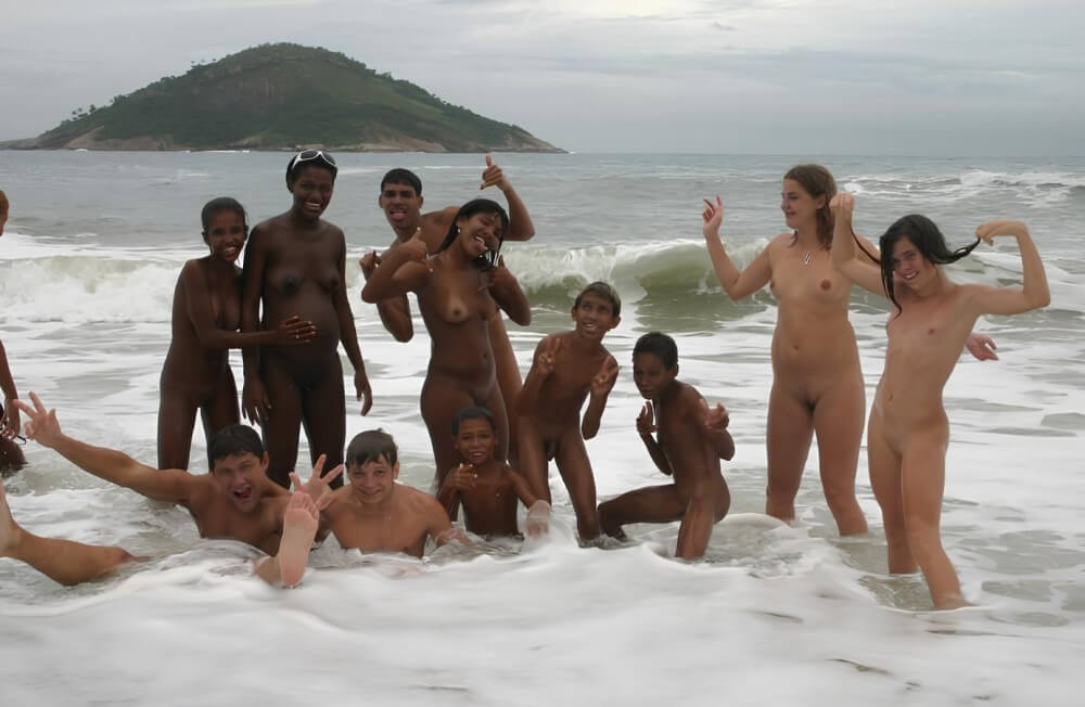 Photo nudism in Brazil - Minimizing clothing or nudism