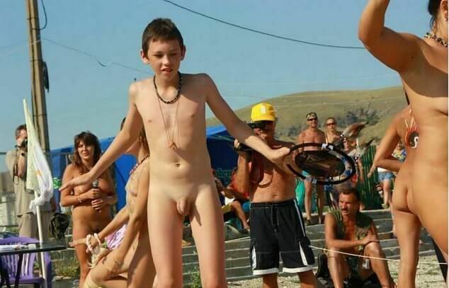 Nudists in Crimea photos - Naturism as a protest against puritanical moral norms