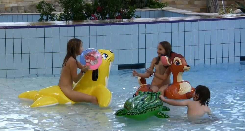 Aqua Extravaganza 1 Full HD - Naturists live freely and naturally