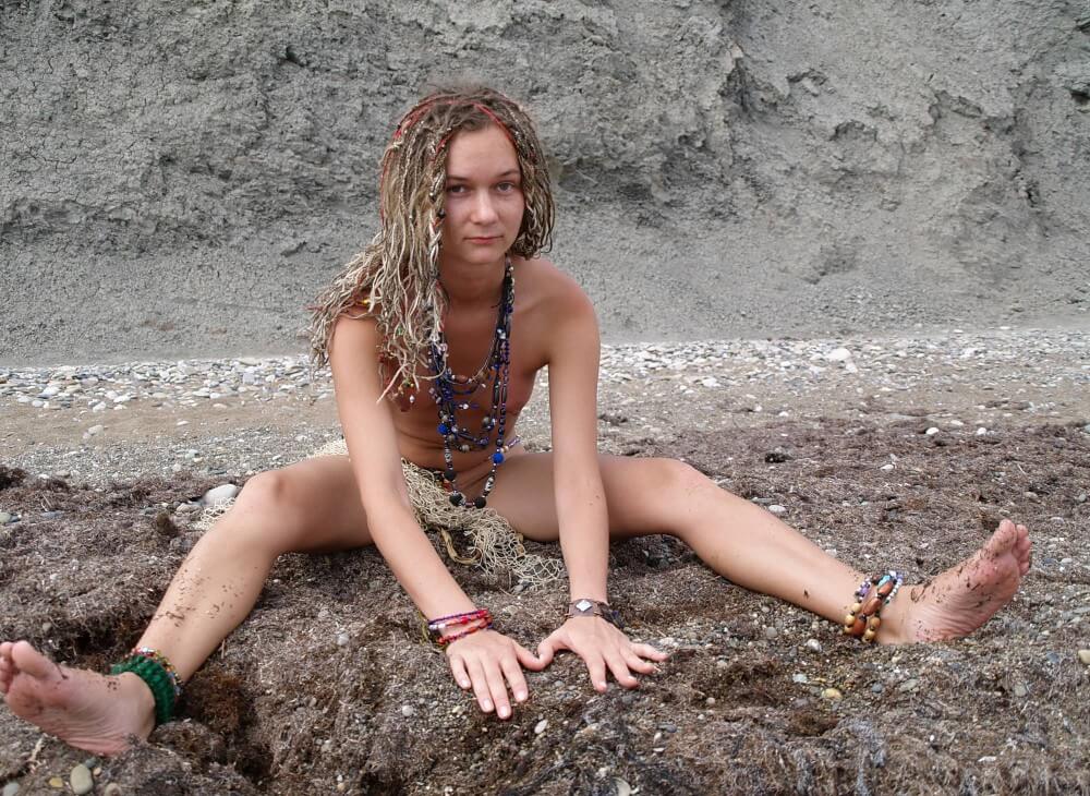 Naturists Rocky Stream Pixie Girls photos - Nudity is an expression of naturalness and sincerity