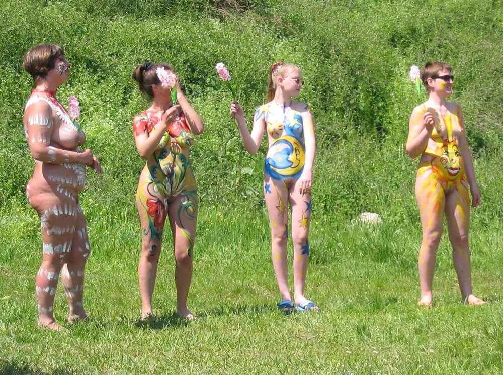 Family String-Apple Game Pics - A nudist values inner balance and peace of mind