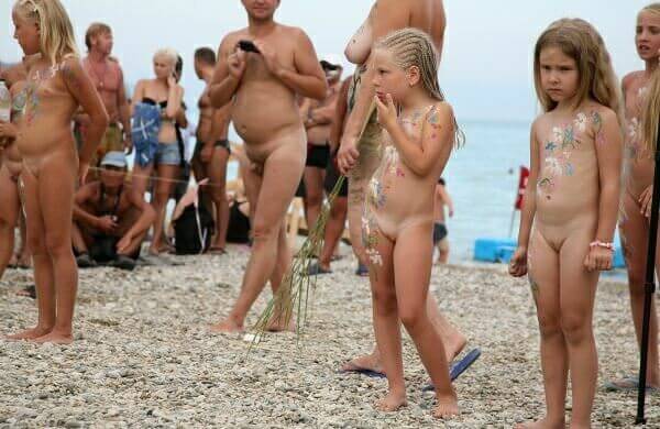 Nudism photo gallery # 1 - Nudism helps strengthen friendships