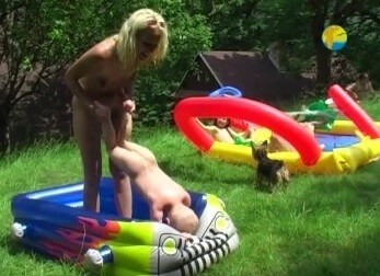 Naturist Freedom: Not only Skipping Ropes - Nudity helps to overcome insecurities and boost self-esteem