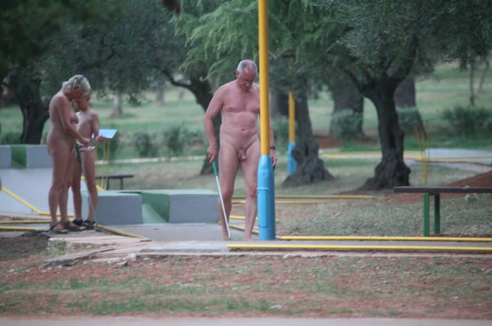 Mini-Golf Nude Participants pics - Freedom and harmony in the practice of nudism and the naturist movement