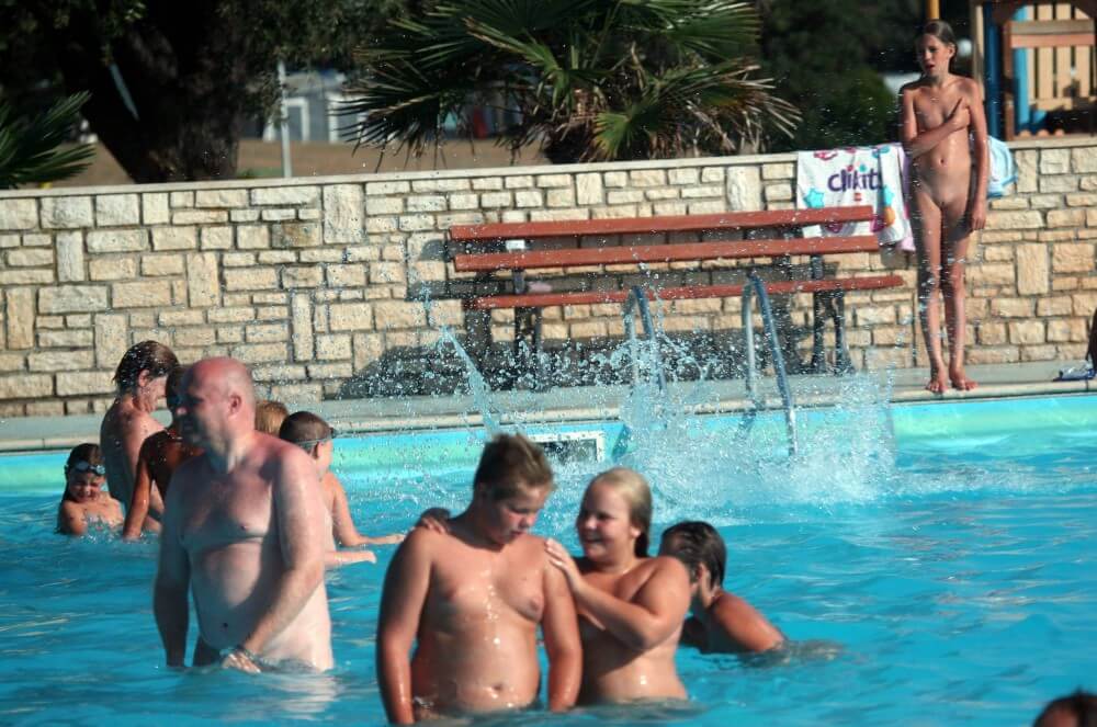 Naturist Pool Girls Profile pics - It is a way to get closer to nature and its rhythms