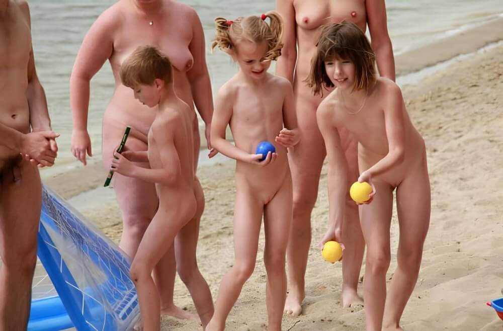 Lezero family games big gallery - Naturalness and freedom are the core principles of naturism and nudism