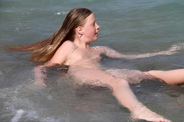 Turqoise Water Splash pics - Joy and pleasure are an integral part of the nudist and naturist experience