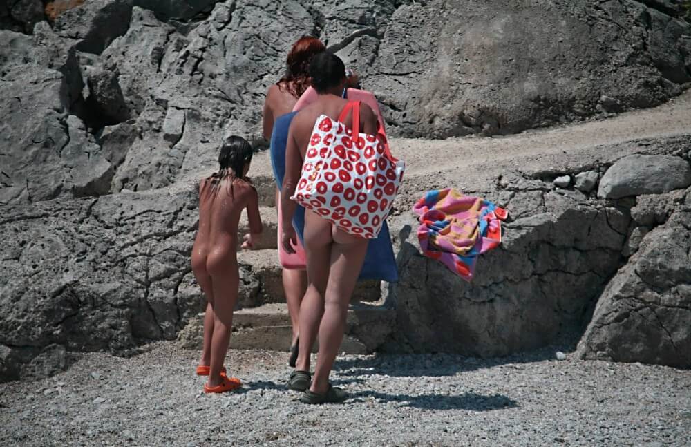 Calling To Go Home pics - People find in this a way to understand that the naked body is part of nature and its beauty