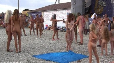 Cool Day At The Beach Full HD video - The idea of freedom and self-acceptance, as embodied by Adam and Eve, is important