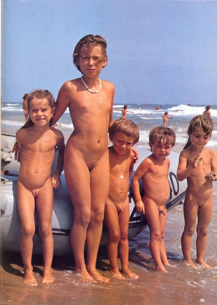 Jung und Frei Nr 2 - The practice of nudism helps us shed imposed stereotypes and insecurities