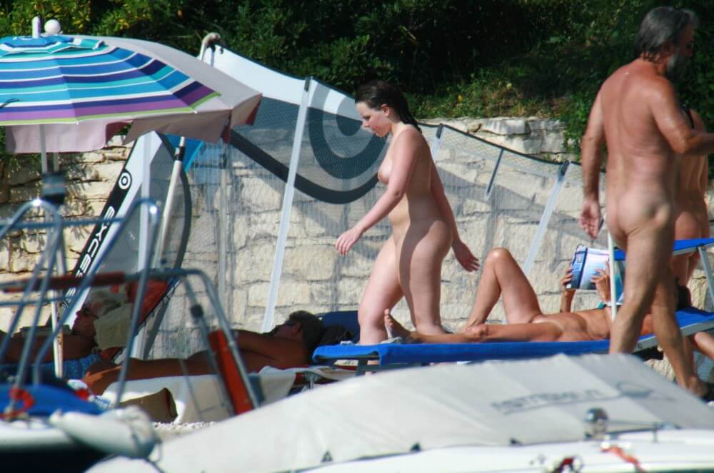 Girl Daytime Bath - They value simplicity and naturalness, and encourage people not to feel self-conscious about being naked