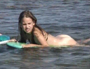 Naturistin: Julia and Hanna Am Meer - It strives for inner balance—not being afraid to be naked among those like you