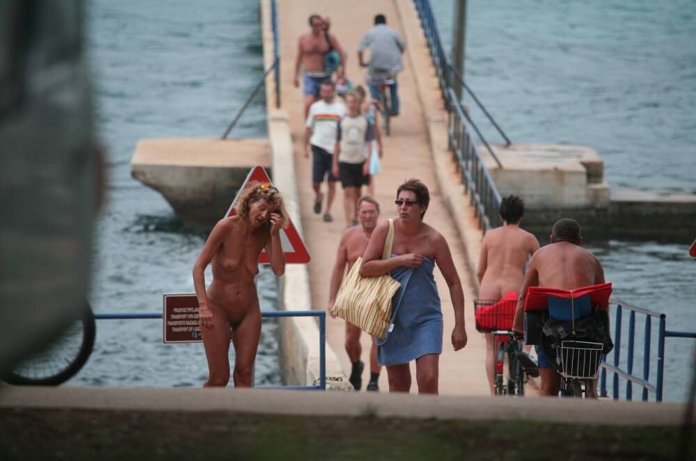 Crete FKK Bridge Crossing photos - Must always be without clothes