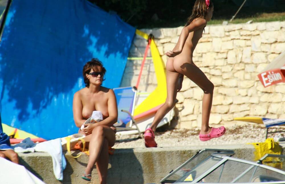Bright Day Sun Tanning pics - Living in harmony and tranquility is the goal of naturists