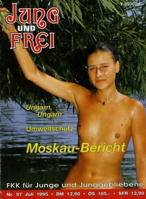Jung und Frei Nr 97 - Blending in with the crowd of nudists