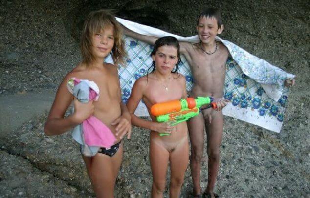 Naturism photo gallery # 33 - People seek in nudism a way to overcome their insecurities