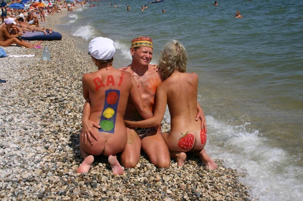 Bold Outdoor Nude Poses pics - A nudist values sincerity, honesty, and openness in relationships
