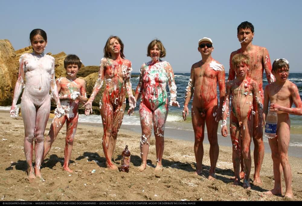 Naturism photo gallery # 58 - Popularizing nudism among the general public
