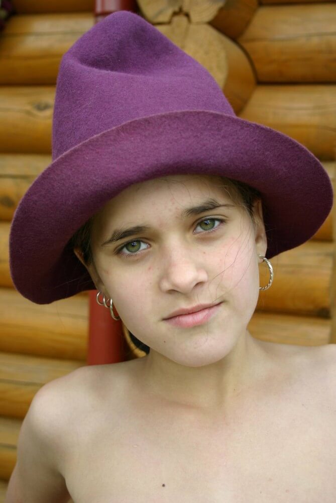 Cabin Reflections nudism pics - Naturists live in harmony and tranquility