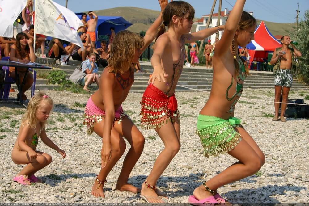 Festival and dancing photos - Nudity helps overcome insecurities and fears