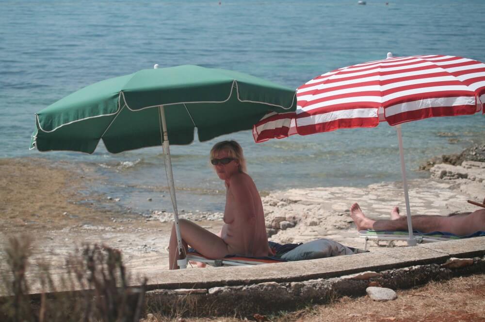 FKK Beachline Front pics - Nudism helps us accept ourselves and others