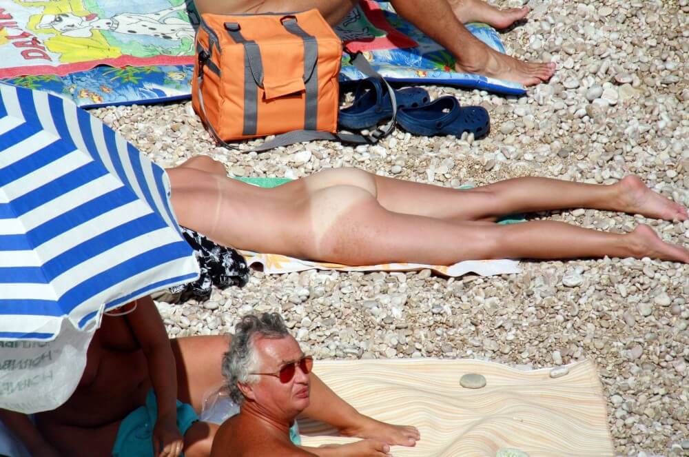 Naturists Beach Relaxation pics - Where nudism is commonplace