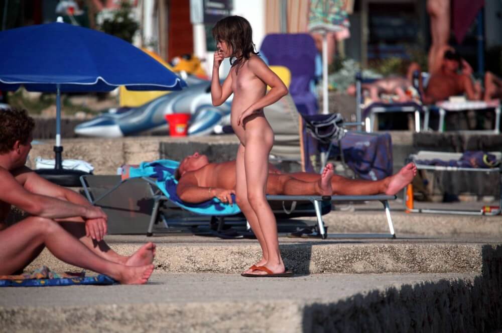 Girl Walk to Nudist Shower pics - The community of naturist movement supporters and their values