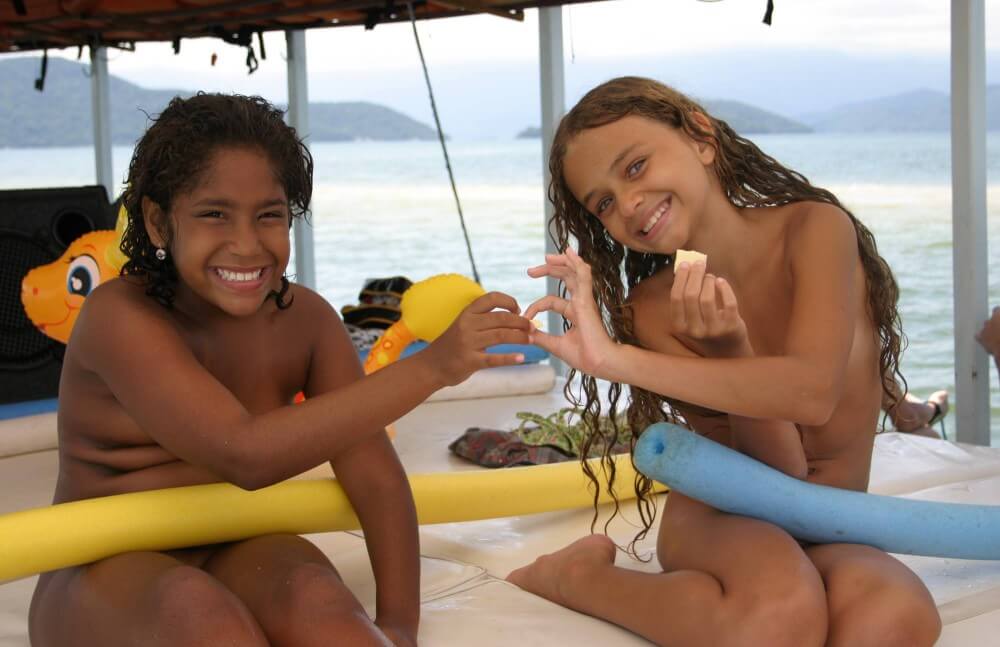 Brazilian Boating Girlfriend pics - Nature is the best home for those who practice naturism and nudism