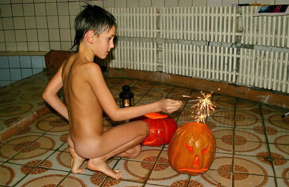 Naturism photo gallery # 20 - Overcoming shame and awkwardness when taking off clothes