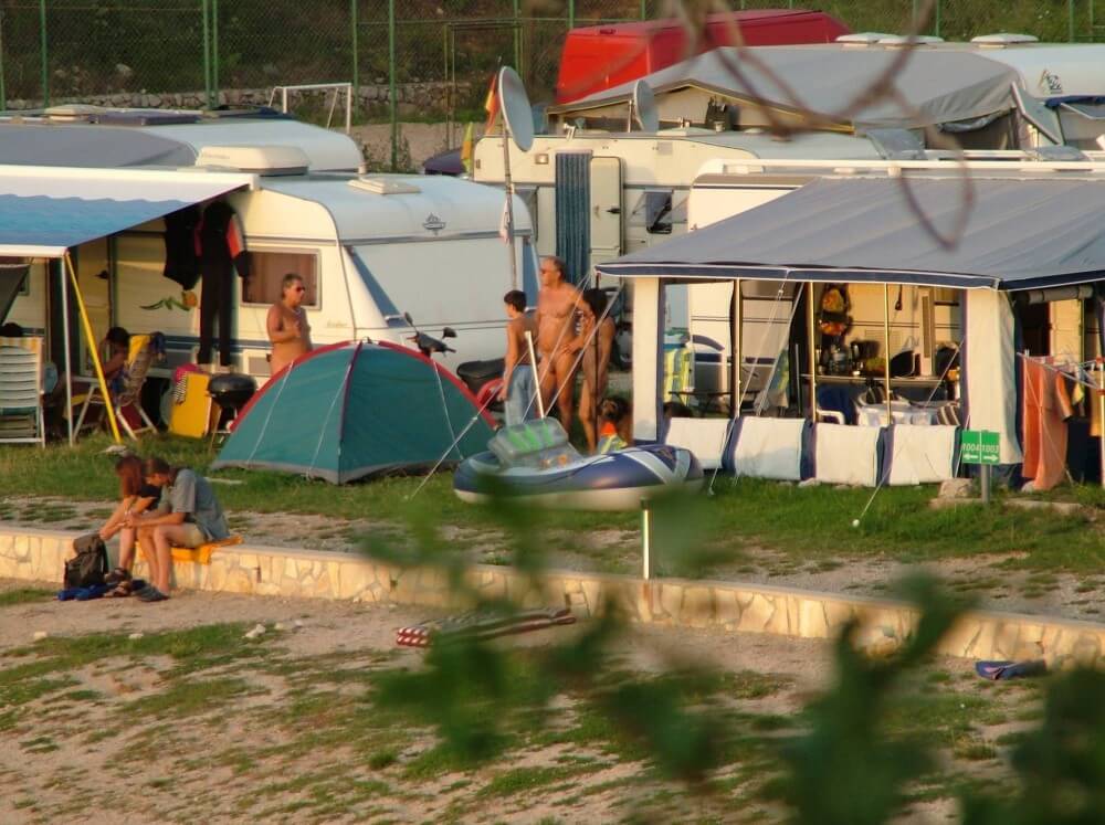 FKK Outdoor Shoreline pics - Living freely and naturally is the dream of naturism and nudism advocates