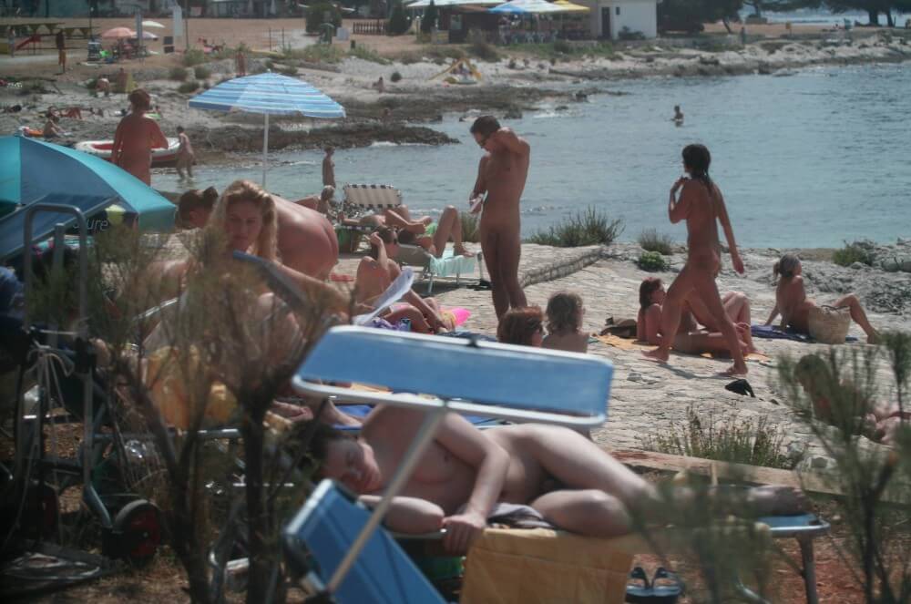Nuda Beach Wide Outlook pics - Types of recreation in nudist destinations