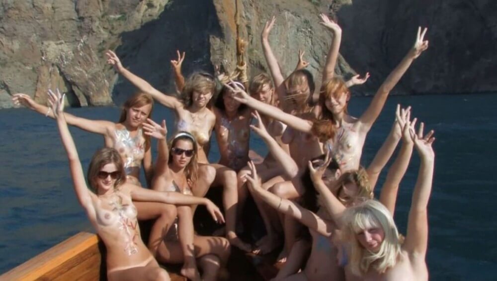 Nudist Girls Boat Cruise Full HD - Naturism enthusiasts choose the natural world