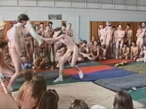 Helios Natura: Come and Play - Wearing less clothing is fashionable