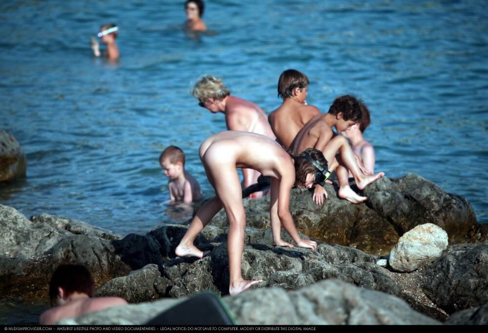 Summer day on the Black Sea photos - Nudity helps us better understand ourselves and the world around us
