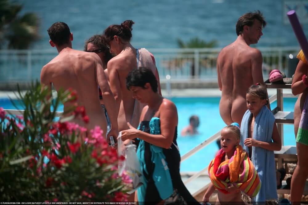 Naturism photo gallery # 66 - Naturism as a lifestyle